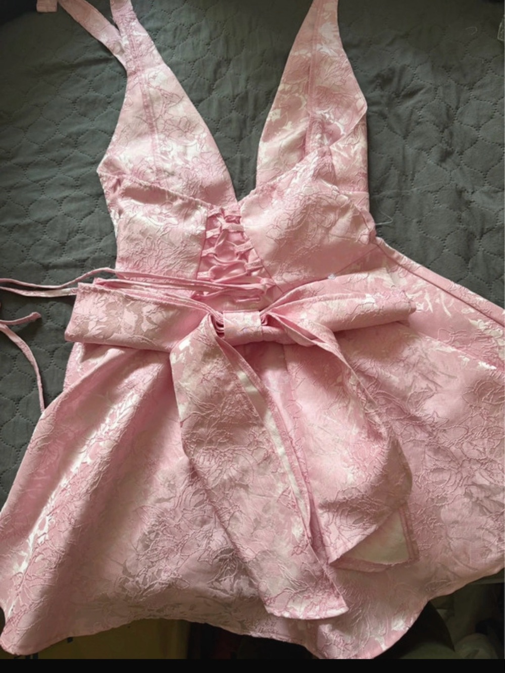 Elegant Pink Floral Jacquard Formal Dress with Bow Detail